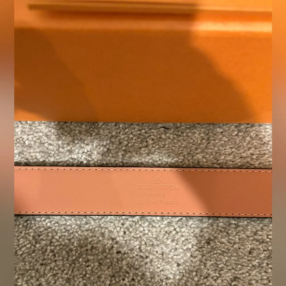 Louis Vuitton Damier Cream/Grey Initiales LV Gold 40mm Belt - Picture 6 of 14